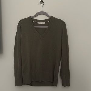 Everlane Cashmere V-Neck Army Green; M; Never Worn